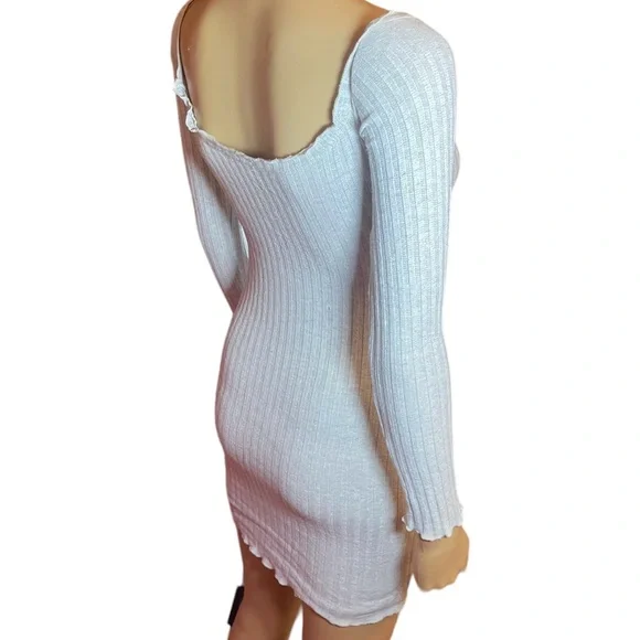 FASHION NOVA Off the shoulder mini dress Size S worn once - Picture 6 of 9